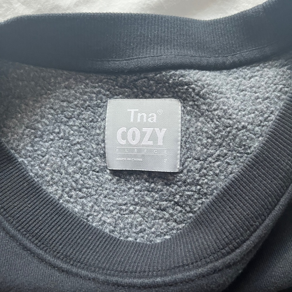 Aritzia Black Cropped Sweatshirt - Picture 3 of 5